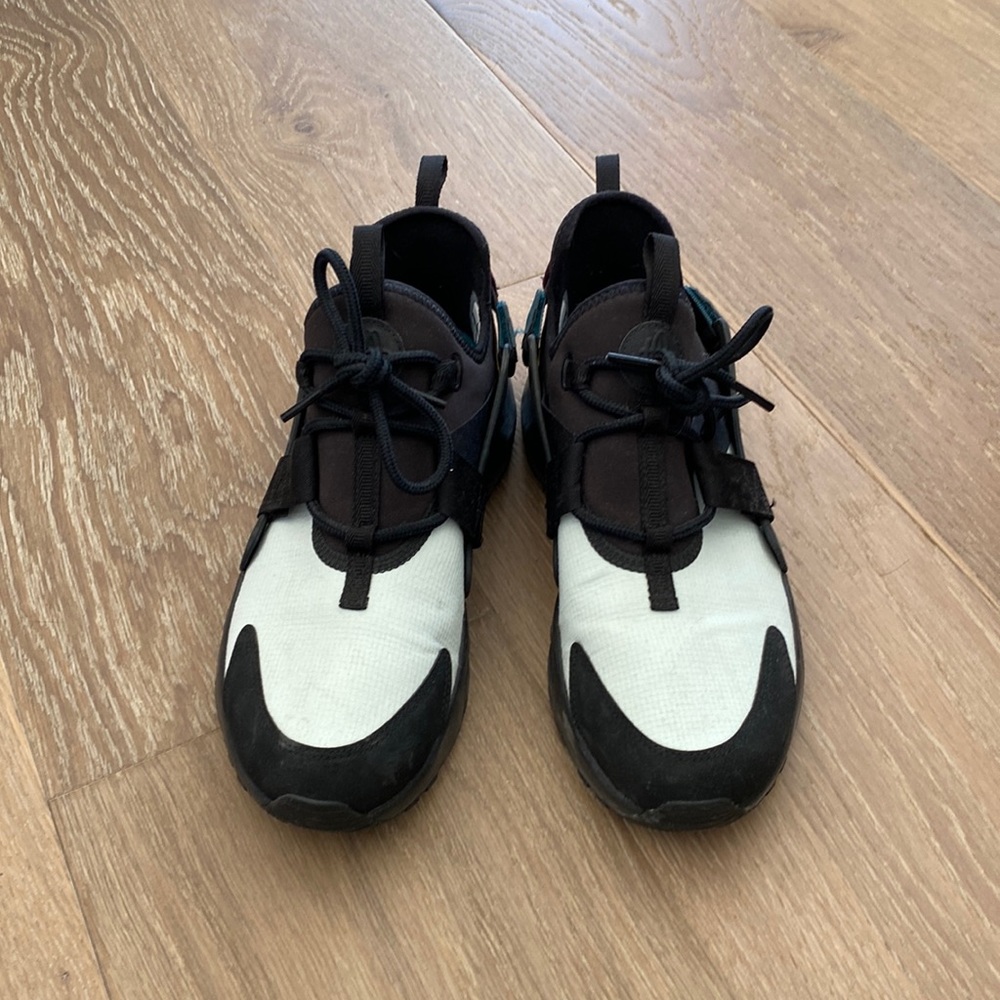 Nike Huarache City Low Womens size 8